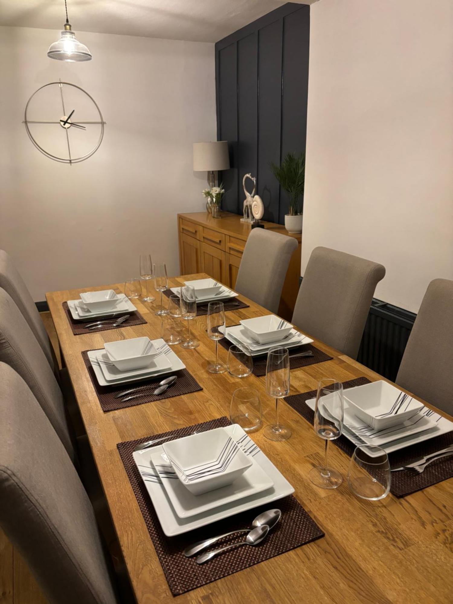 Cozy 3 Bed Home In Halifax With Secure Parking - Long & Short Stays Welcome! Ngoại thất bức ảnh